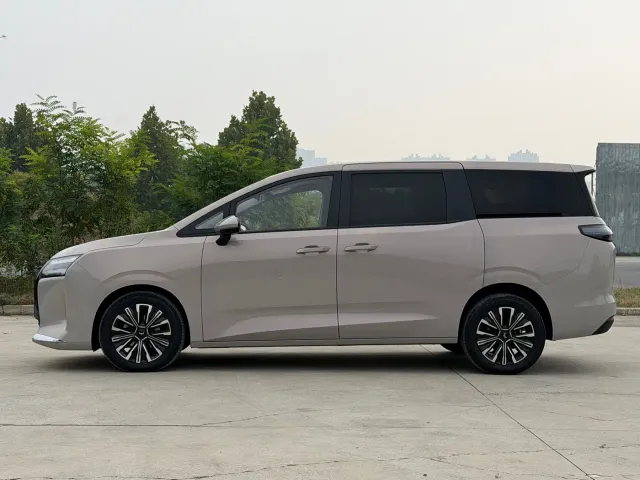 Wuling Starlight 730 — Фото автомобиля 4
