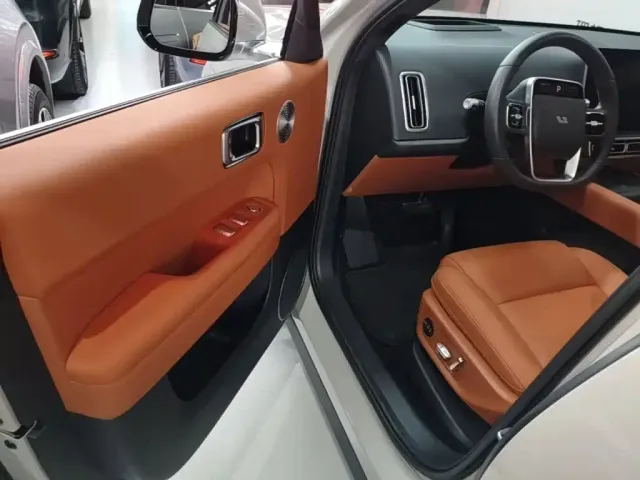 Li Auto L6 — Фото автомобиля 15