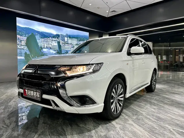 Фотография автомобиля — Mitsubishi Outlander