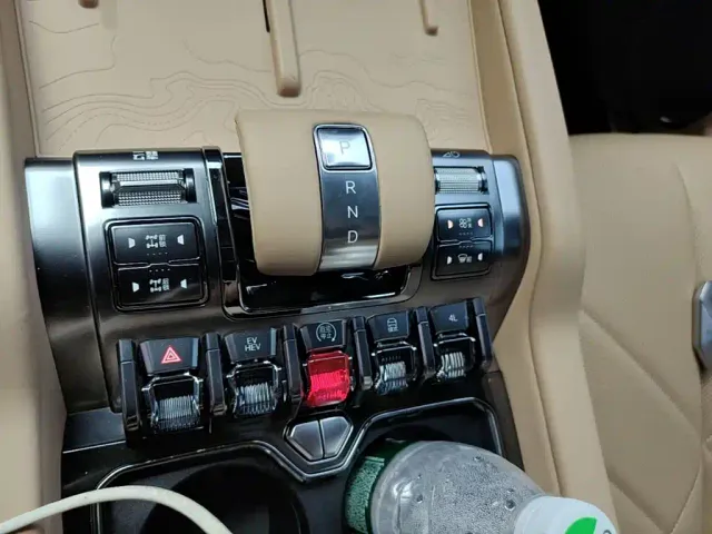 Fang Cheng Bao Leopard 8 2025 Zhiyong Flagship 7-Seater — Фото автомобиля 13