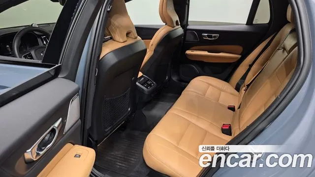 Volvo V60 — Фото автомобиля 11