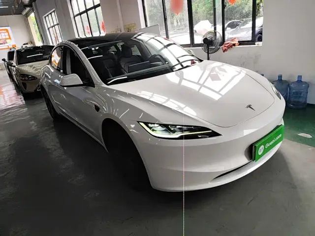 Tesla Model 3 — Фото автомобиля 3