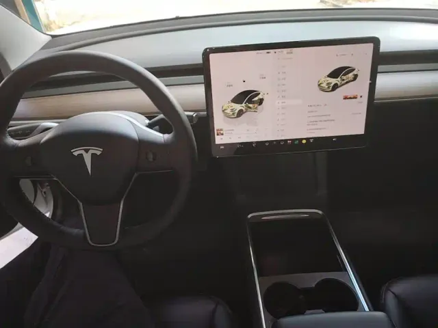 Tesla Model 3 — Фото автомобиля 9
