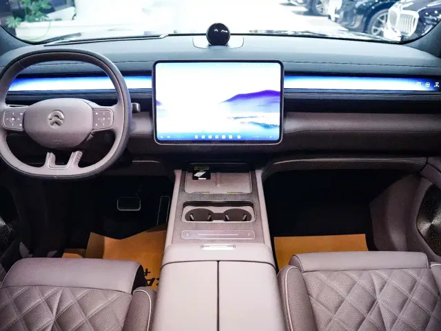Nio ES8 — Фото автомобиля 4