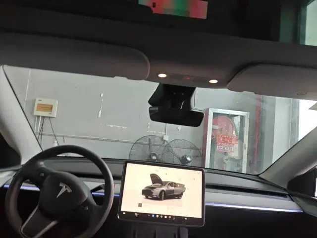 Tesla Model Y — Фото автомобиля 5