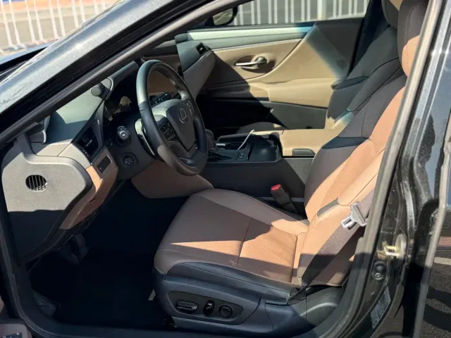 Lexus ES — Фото автомобиля 17