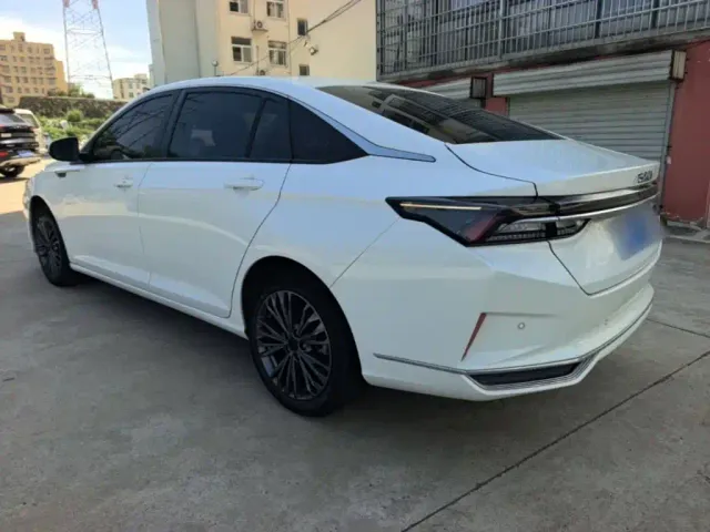 Dongfeng Yixuan MAX — Фото автомобиля 4