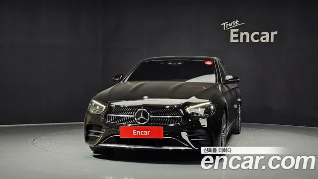 Mercedes-Benz E-Class — Фото автомобиля 3
