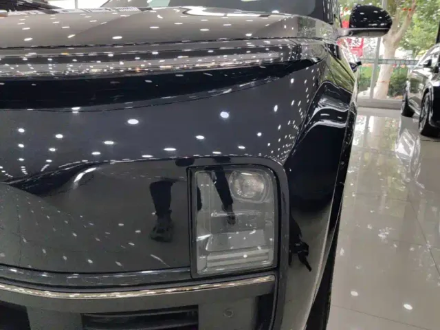 Li Auto L8 — Фото автомобиля 23