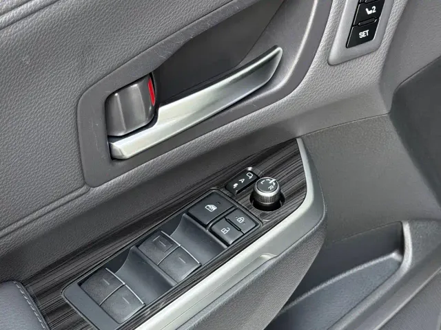 Toyota Sienna — Фото автомобиля 19