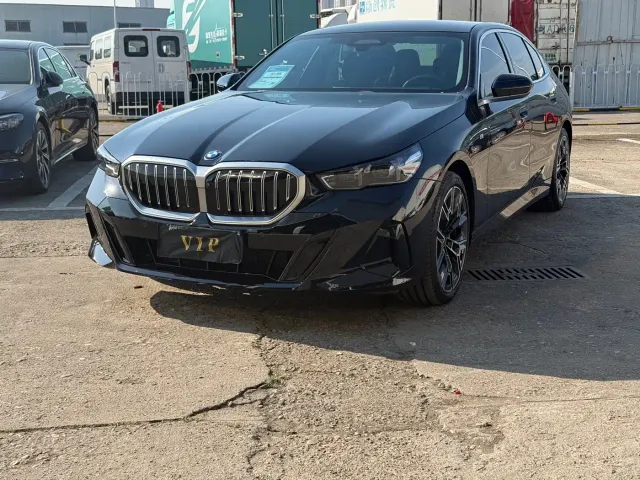 Фотография автомобиля — BMW 5 Series