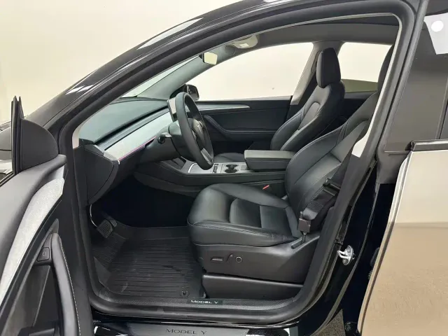Tesla Model Y — Фото автомобиля 7