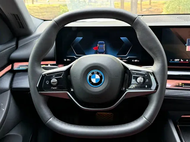 BMW i5 — Фото автомобиля 13