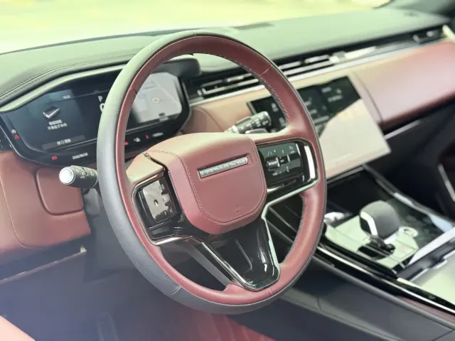 Land Rover Range Rover Sport — Фото автомобиля 14