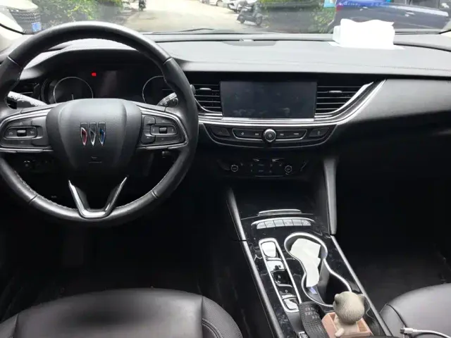 Buick Regal — Фото автомобиля 12