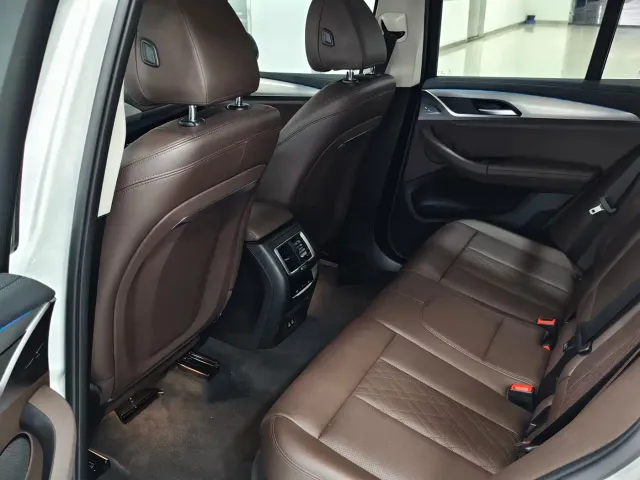 BMW iX3 — Фото автомобиля 15