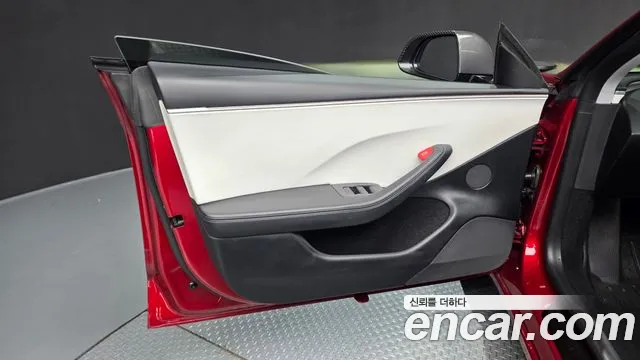 Tesla Model 3 — Фото автомобиля 13