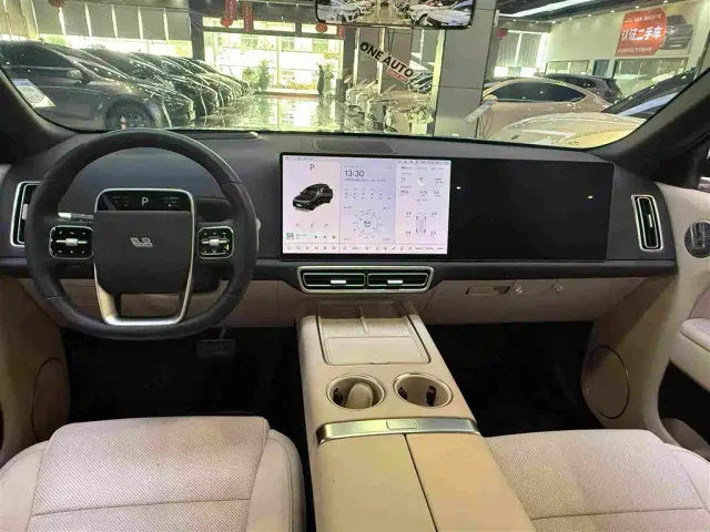 Li Auto L9 — Фото автомобиля 7