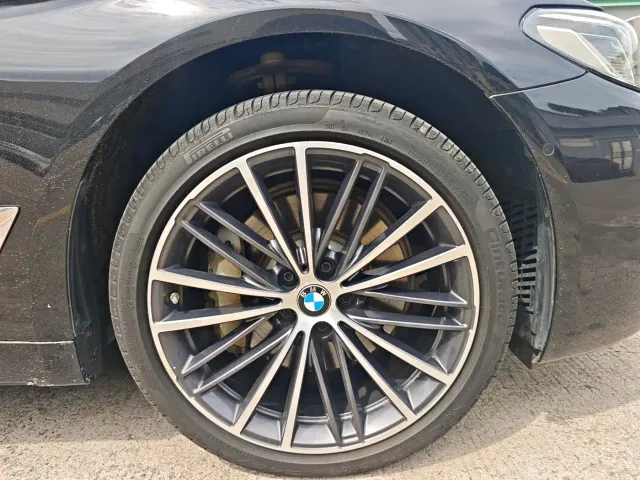 BMW 5 Series — Фото автомобиля 16