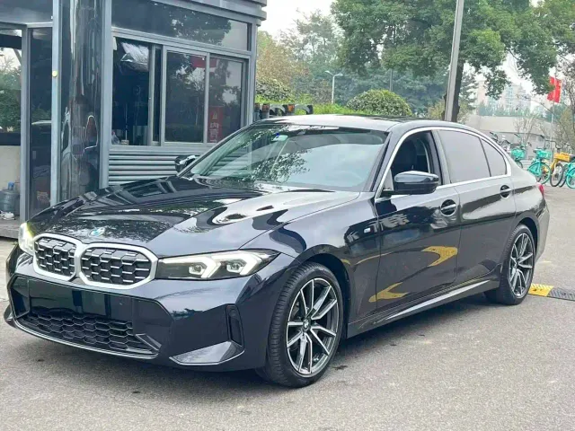 Фотография автомобиля — BMW 3 Series