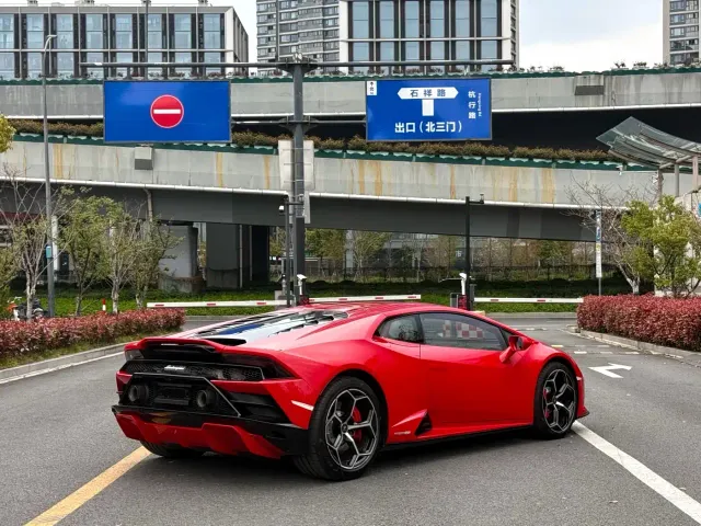 Lamborghini Huracan — Фото автомобиля 7
