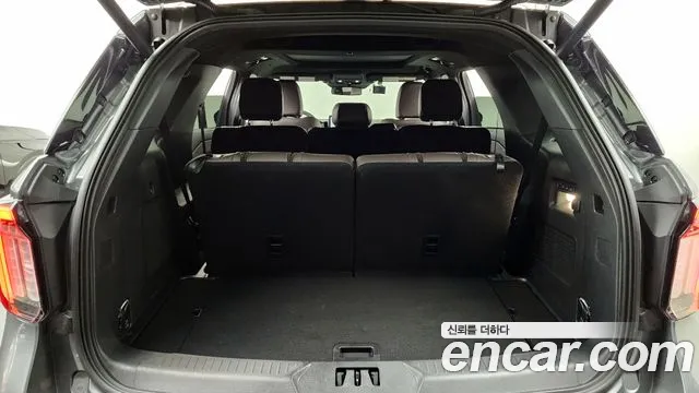 Ford Explorer — Фото автомобиля 16