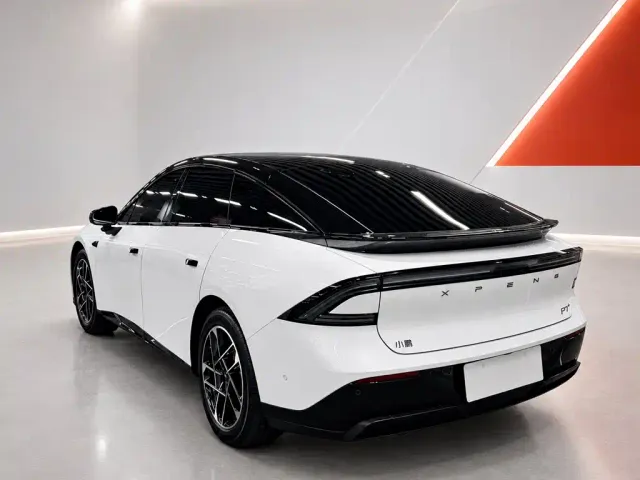 Xpeng P7+ — Фото автомобиля 4