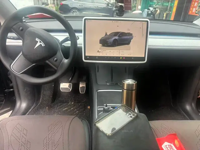 Tesla Model Y — Фото автомобиля 7