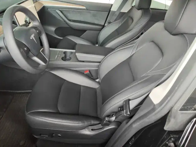 Tesla Model Y — Фото автомобиля 14