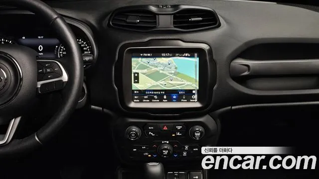 Jeep Renegade — Фото автомобиля 14