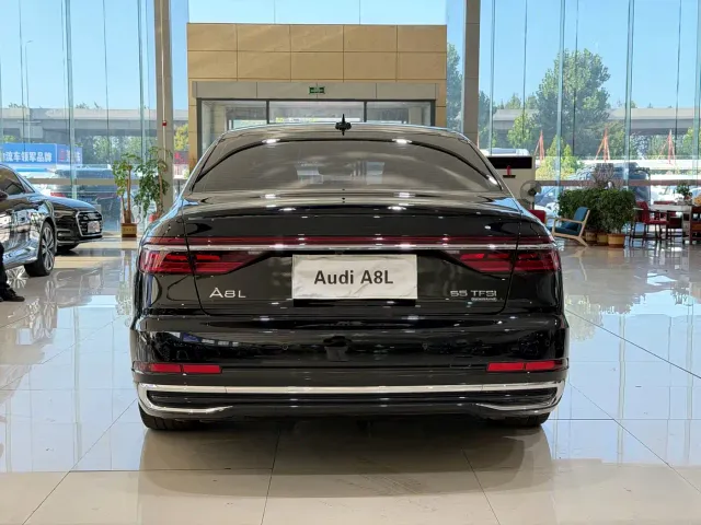 Audi A8 — Фото автомобиля 4