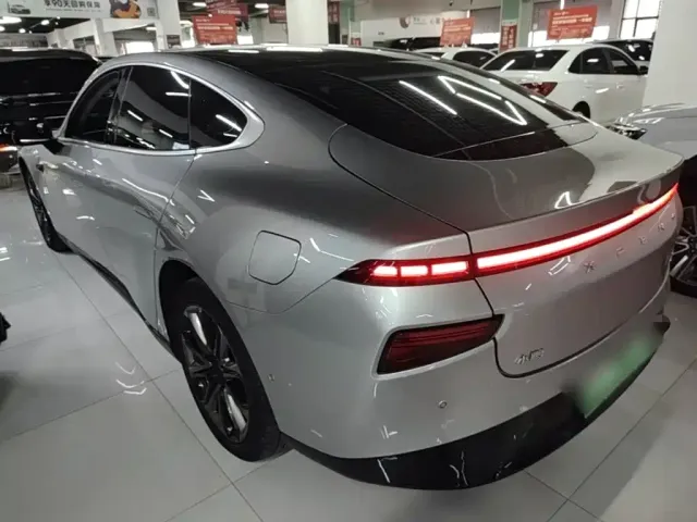 Xpeng P7 — Фото автомобиля 19