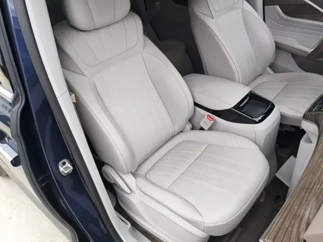 Roewe iMAX8 — Фото автомобиля 24