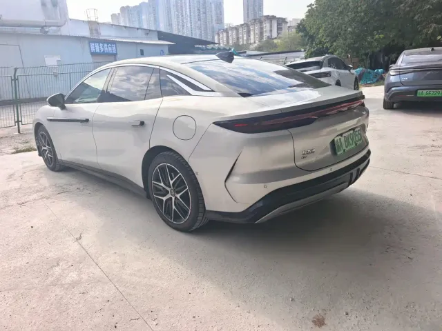 BYD Han L — Фото автомобиля 8