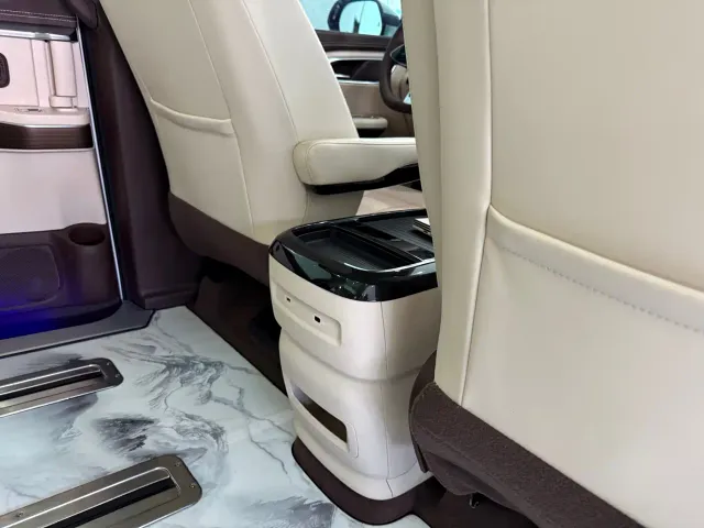 Bestune Besturn M9 — Фото автомобиля 12