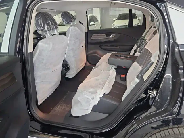 Hongqi E-QM5 — Фото автомобиля 11