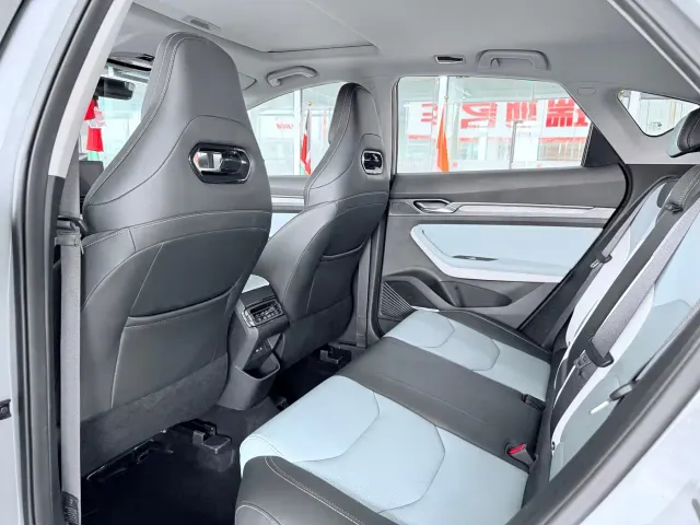 Geely Emgrand S — Фото автомобиля 6