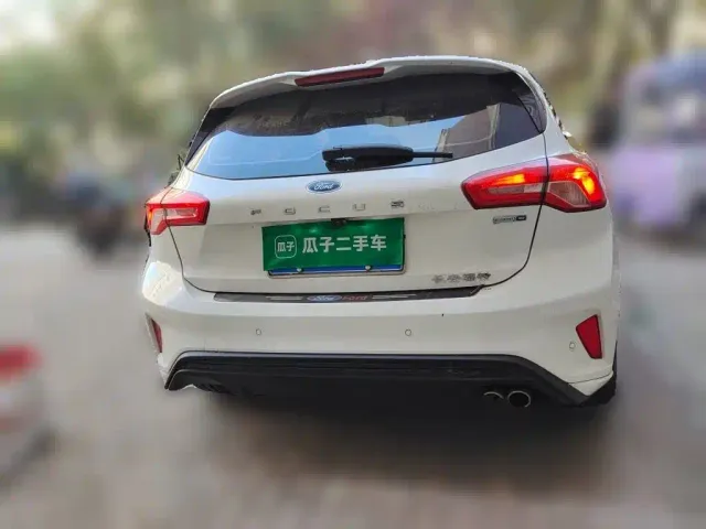 Ford Focus — Фото автомобиля 5