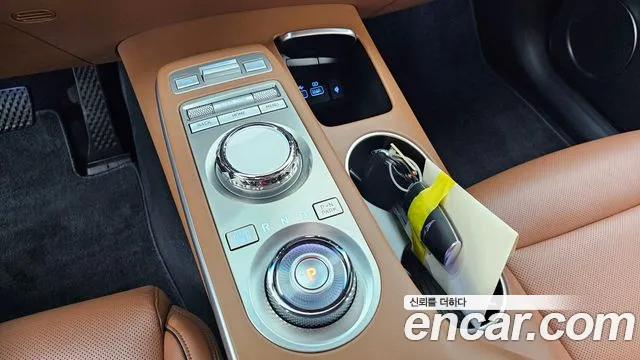 Genesis GV70 — Фото автомобиля 12