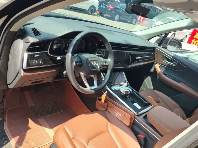Audi Q7 — Фото автомобиля 6