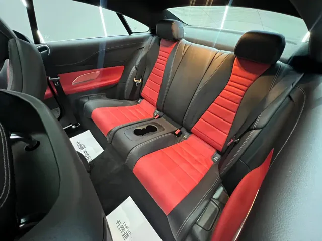 Mercedes-Benz E-Class — Фото автомобиля 8