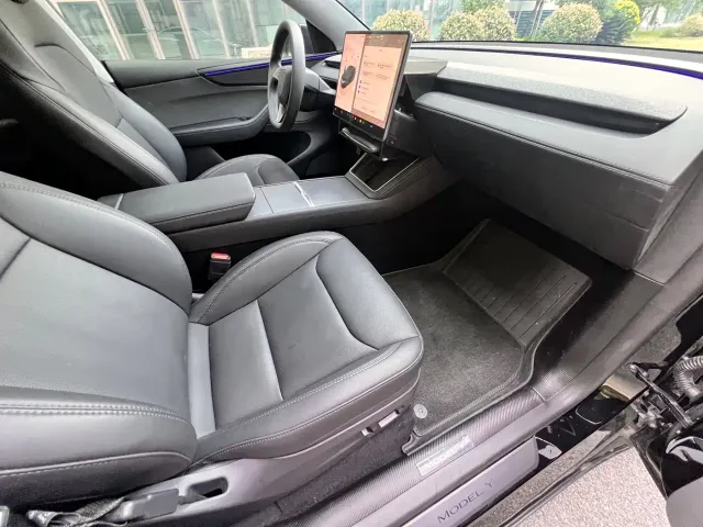 Tesla Model Y 2025 Rear-Wheel Drive — Фото автомобиля 11