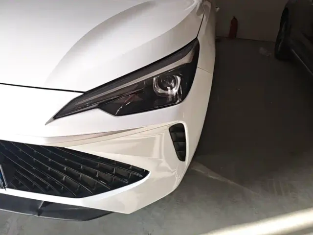 Roewe i5 — Фото автомобиля 23
