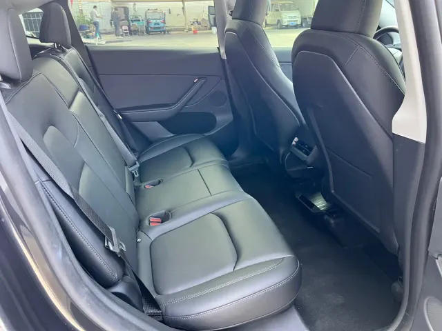 Tesla Model Y — Фото автомобиля 11
