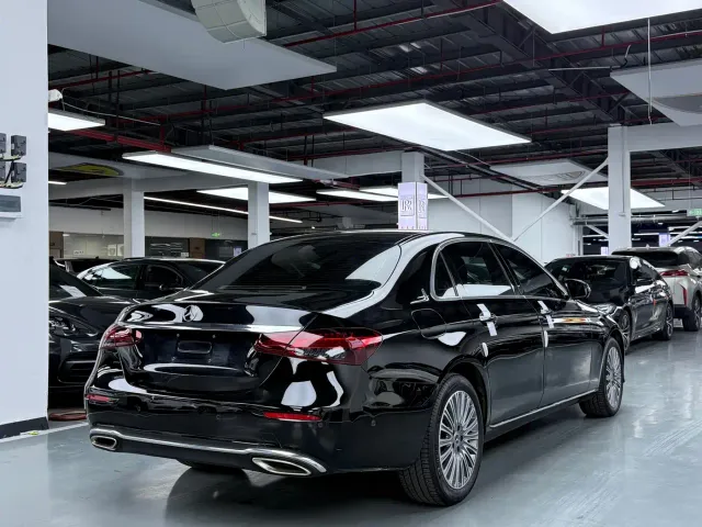 Mercedes-Benz E-Class — Фото автомобиля 19