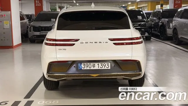 Genesis GV70 — Фото автомобиля 4