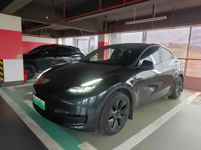 Фотография автомобиля — Tesla Model Y