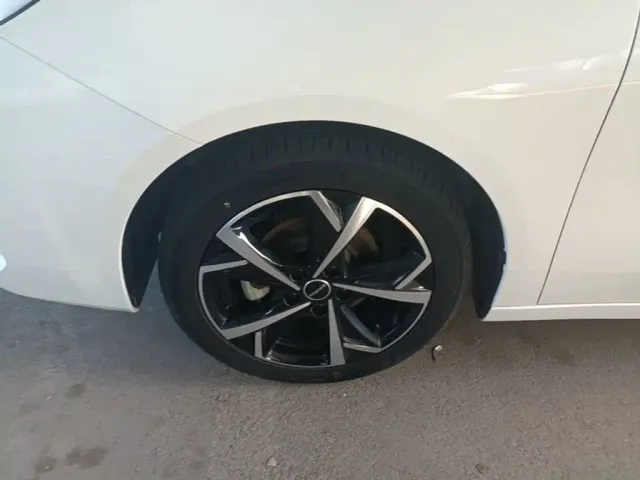 Roewe i5 — Фото автомобиля 22