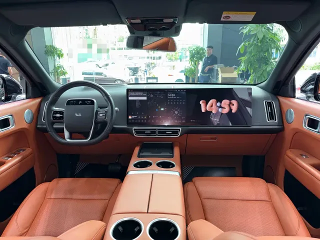 Li Auto L8 — Фото автомобиля 5
