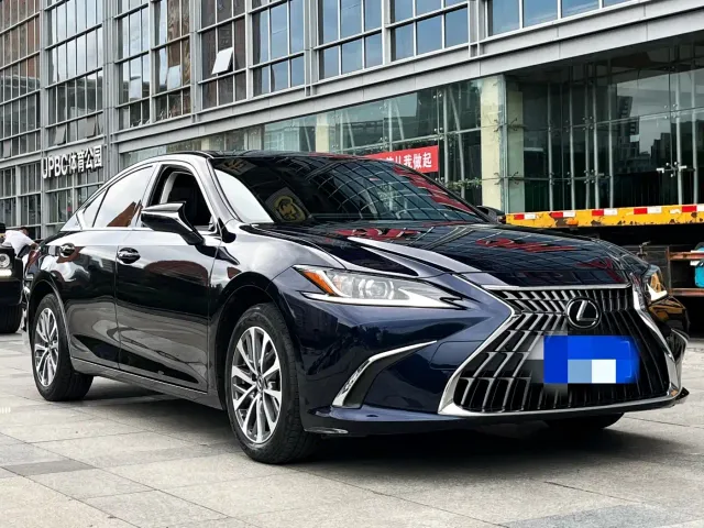 Lexus ES — Фото автомобиля 3